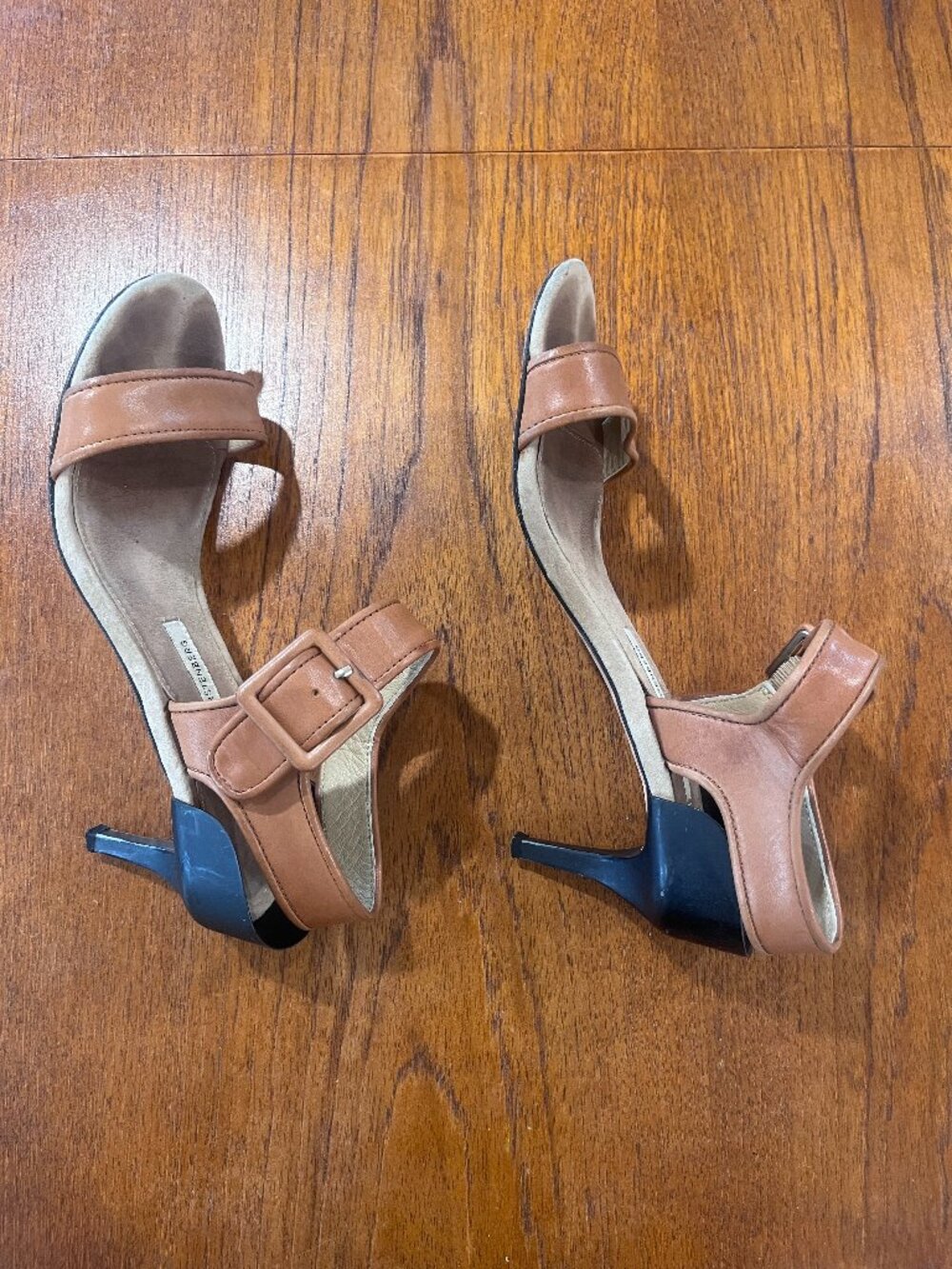 Size 7.5 Diane von Furstenburg leather heels